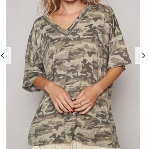 POL Camo V-Neck Short Sleeve Tee Small